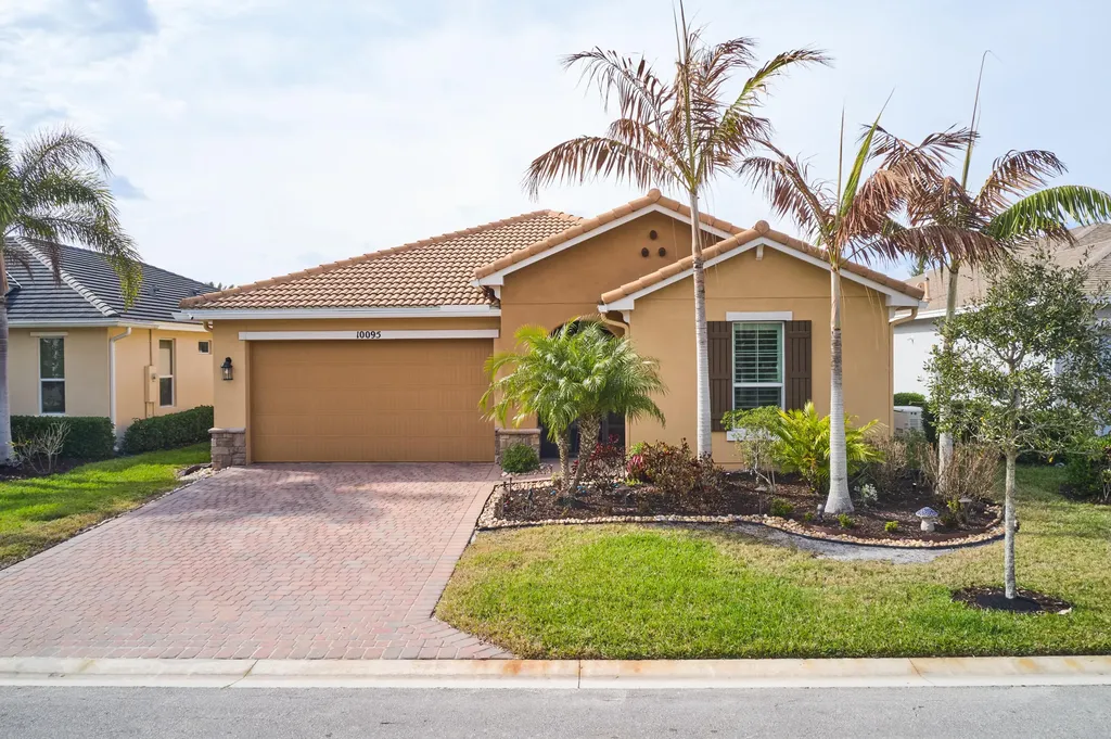 10095 SW Oak Tree Circle Port St Lucie FL 34987