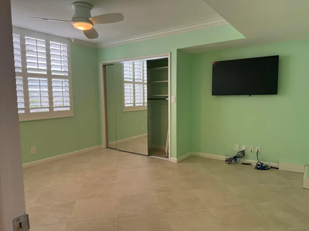 3930 Oaks Clubhouse Drive Pompano Beach FL 33069