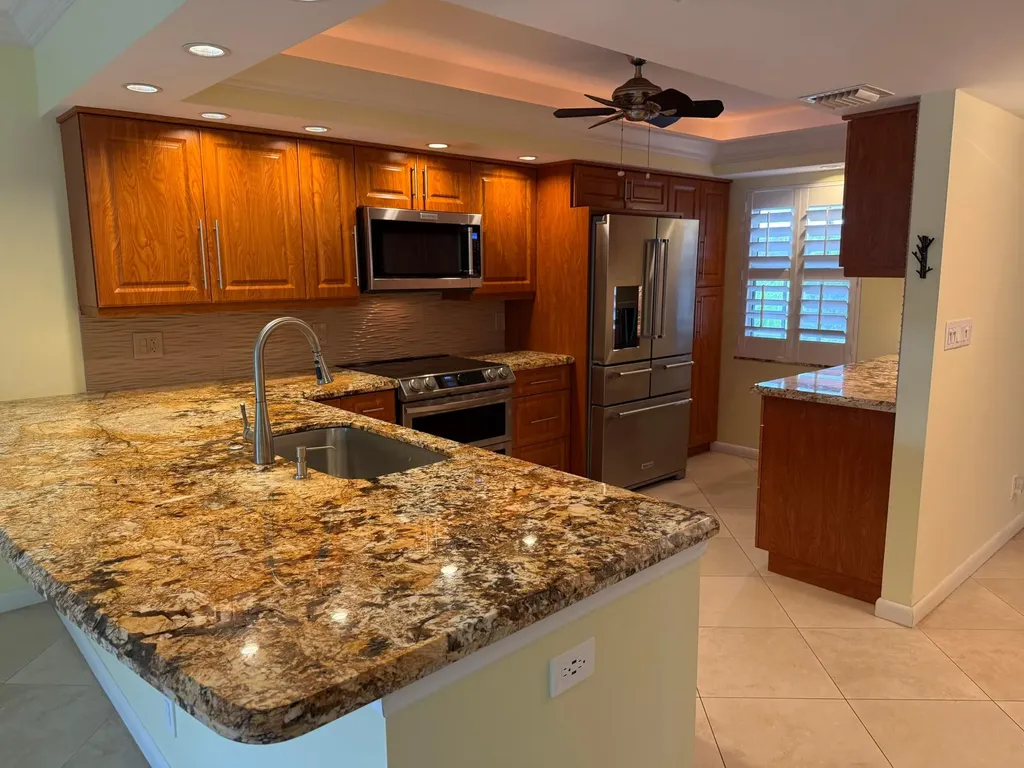 3930 Oaks Clubhouse Drive Pompano Beach FL 33069