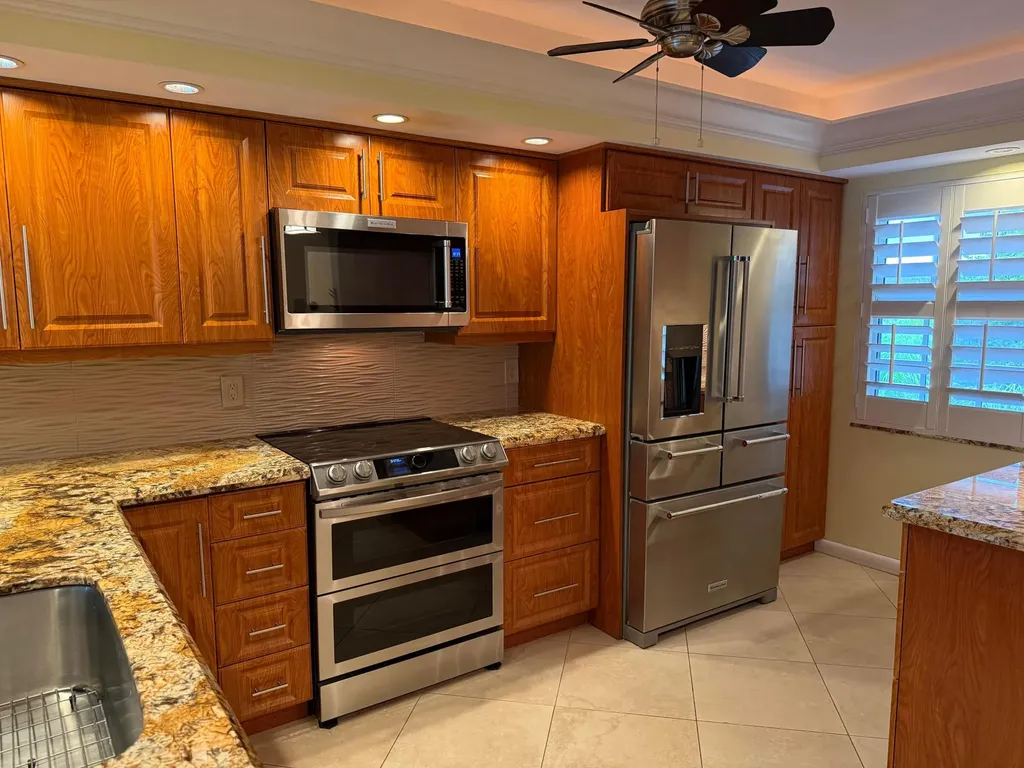 3930 Oaks Clubhouse Drive Pompano Beach FL 33069