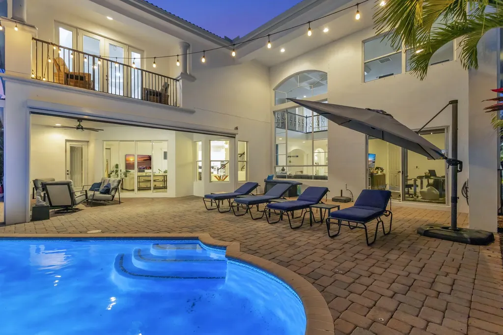 533 Edgebrook Lane West Palm Beach FL 33411