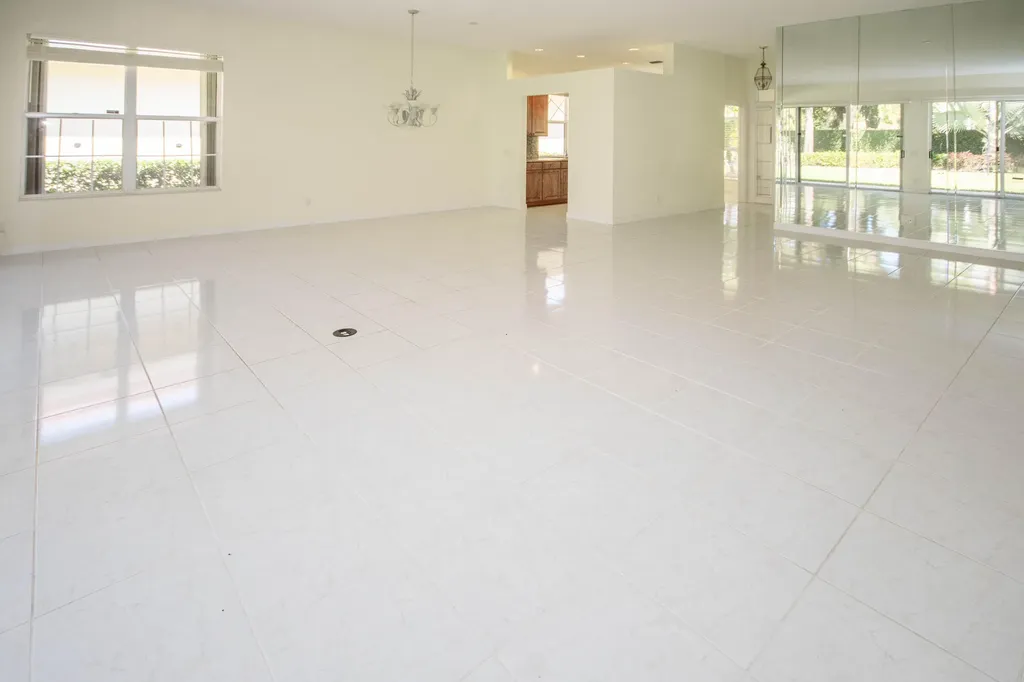199 E Tall Oaks Circle Palm Beach Gardens FL 33410