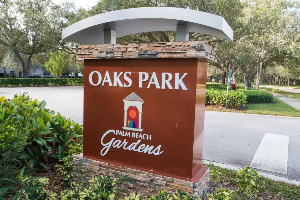 199 E Tall Oaks Circle Palm Beach Gardens FL 33410