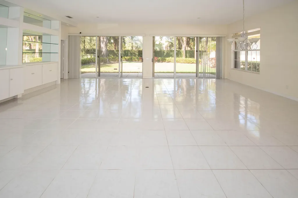 199 E Tall Oaks Circle Palm Beach Gardens FL 33410