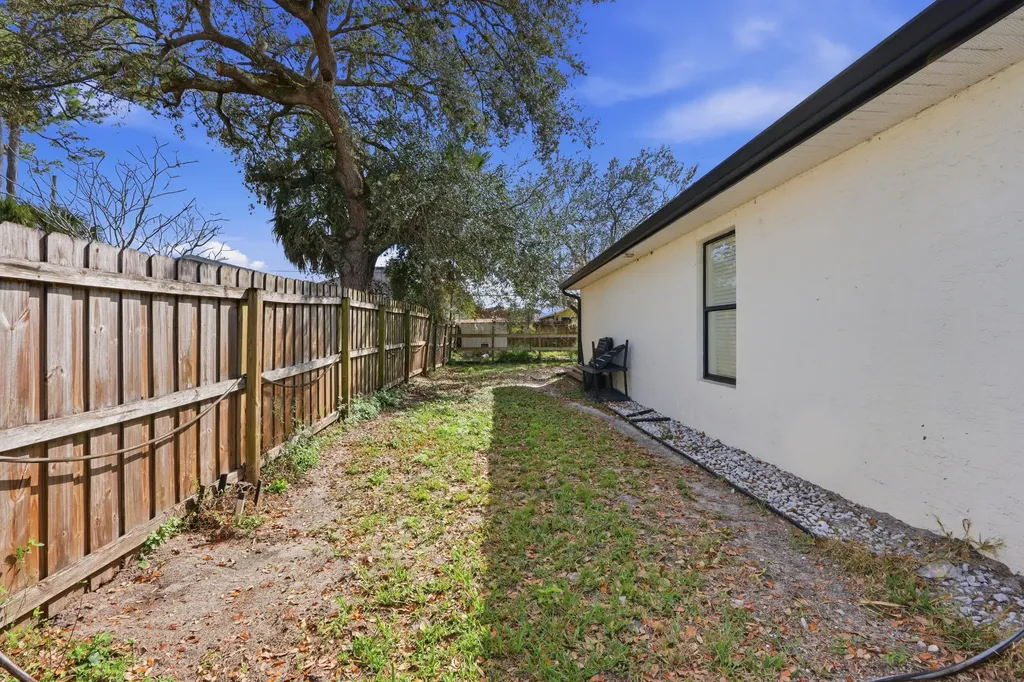 1818 SW Notre Dame Avenue Port St Lucie FL 34953