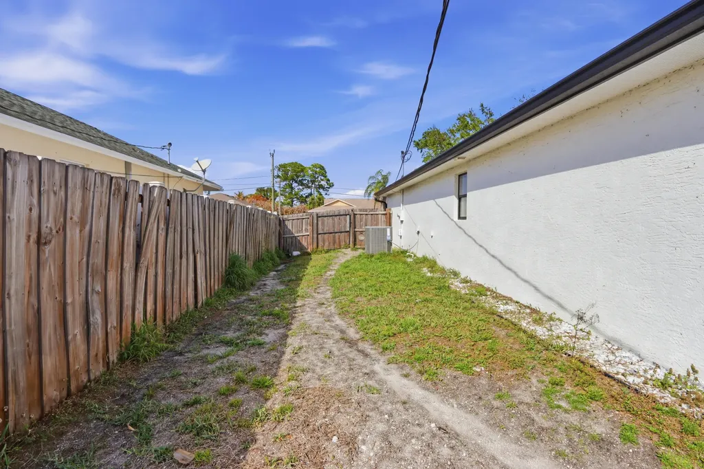 1818 SW Notre Dame Avenue Port St Lucie FL 34953