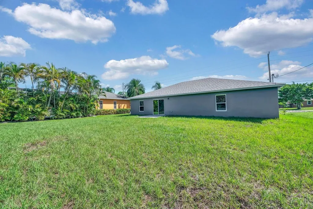 574 NW Bayshore Boulevard Port St Lucie FL 34983