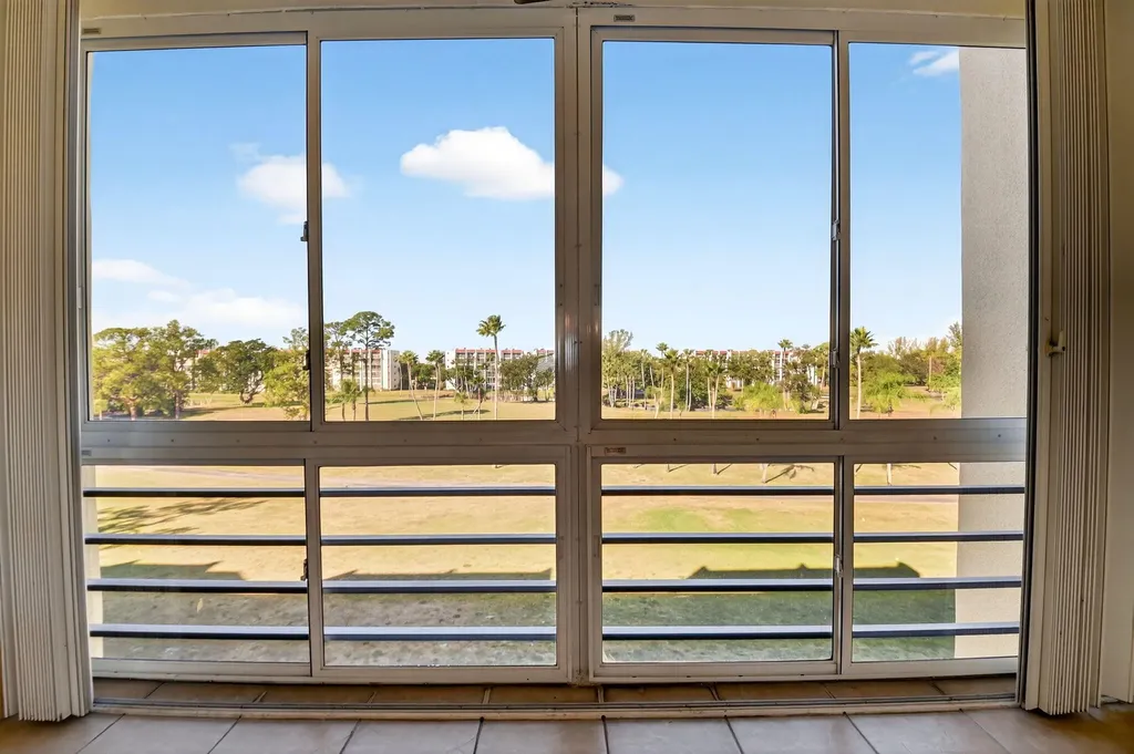 3661 Via Poinciana Lake Worth FL 33467