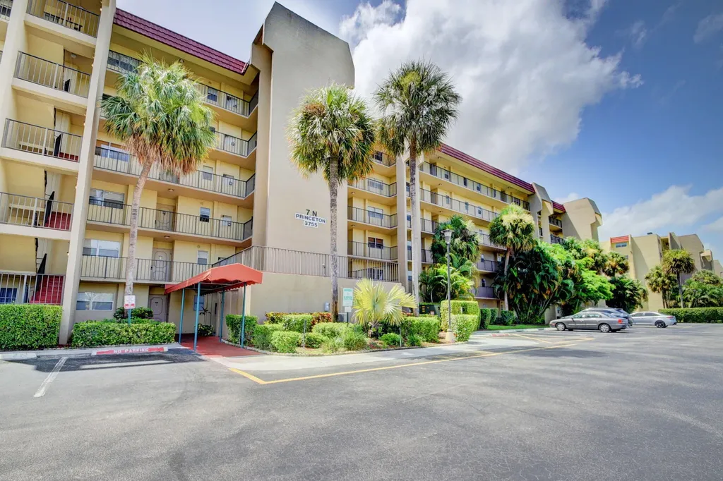 3661 Via Poinciana Lake Worth FL 33467