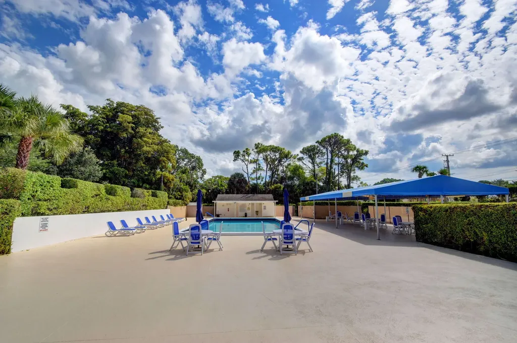 3661 Via Poinciana Lake Worth FL 33467