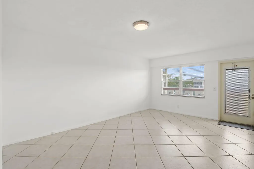 124 Preston C Boca Raton FL 33434
