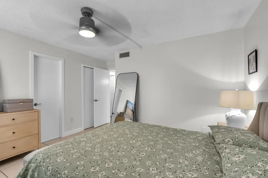 1735 W 60th Street Hialeah FL 33012