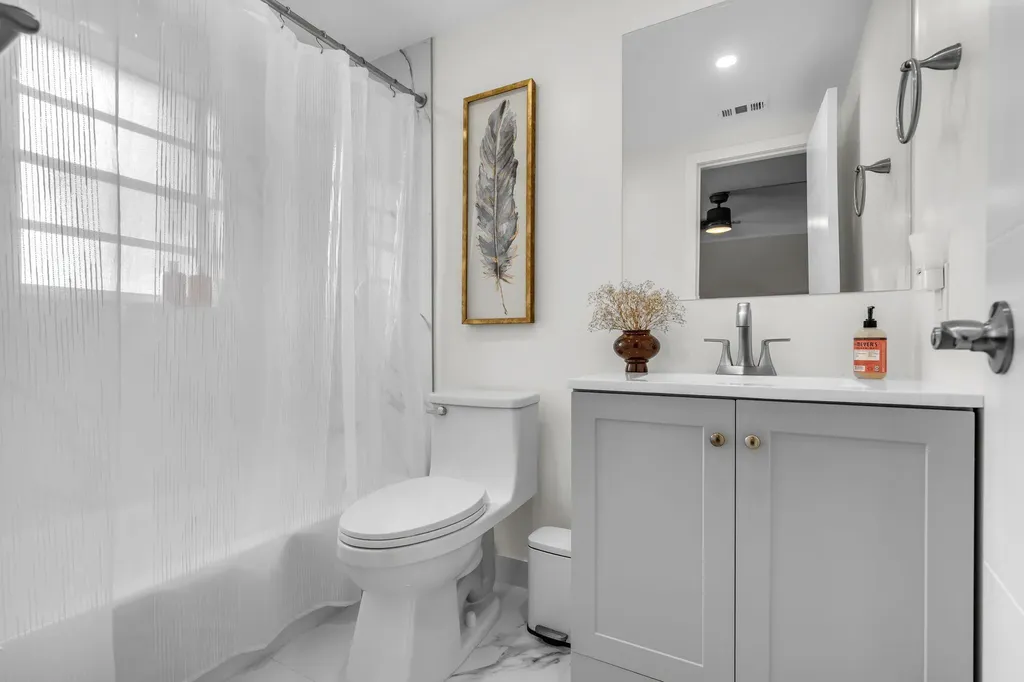 1735 W 60th Street Hialeah FL 33012
