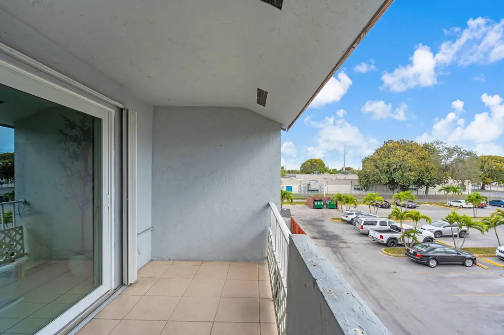 1735 W 60th Street Hialeah FL 33012