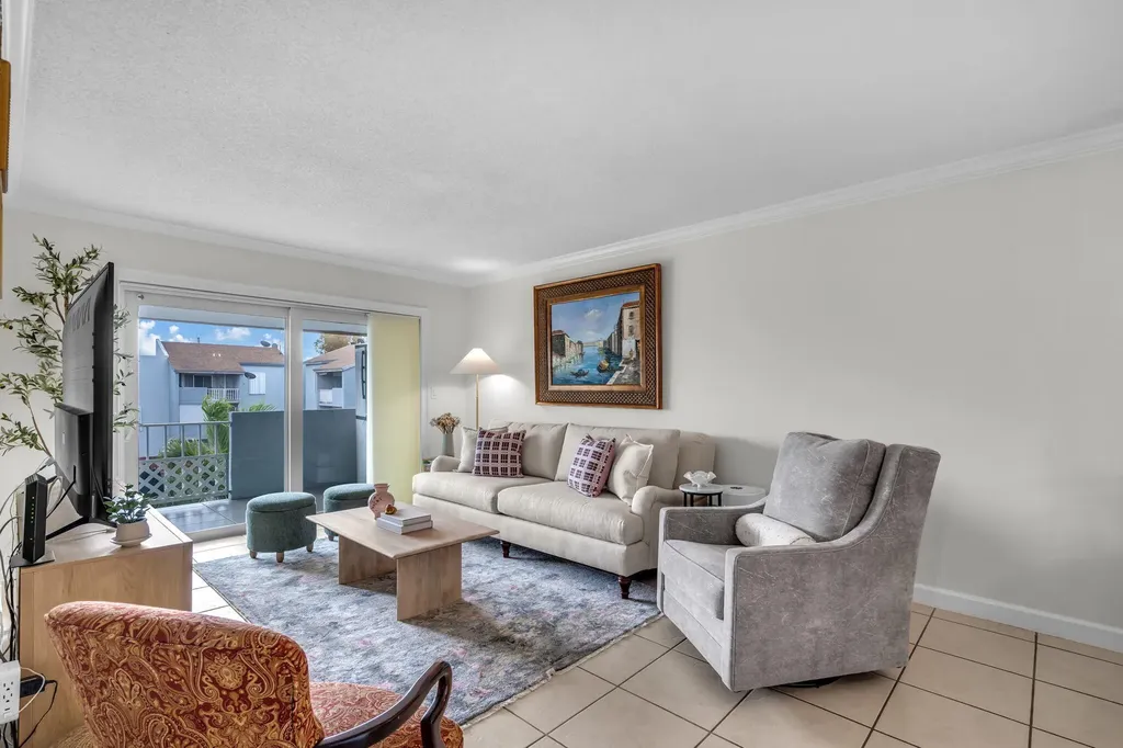 1735 W 60th Street Hialeah FL 33012
