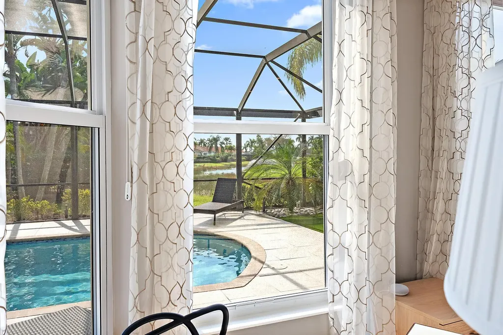 10626 Piazza Fontana West Palm Beach FL 33412