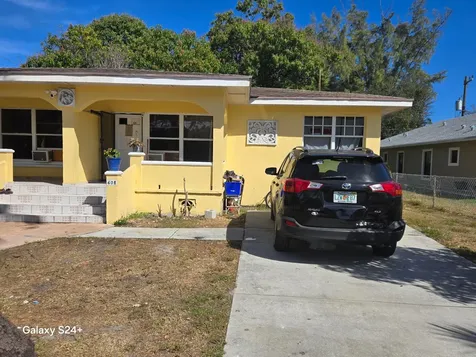 606 S Pine Street Lake Worth FL 33460