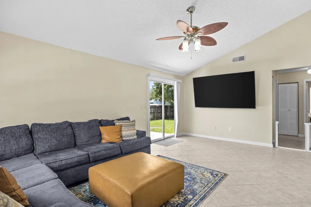 10552 Bobbie Lane Royal Palm Beach FL 33411