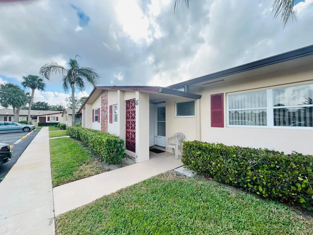 2990 Crosley Drive E West Palm Beach FL 33415