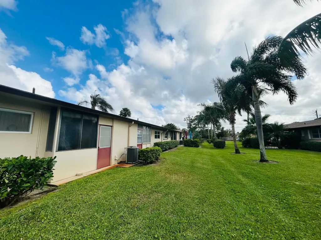 2990 Crosley Drive E West Palm Beach FL 33415