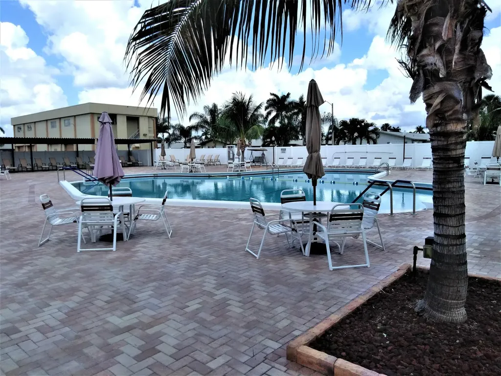 2990 Crosley Drive E West Palm Beach FL 33415