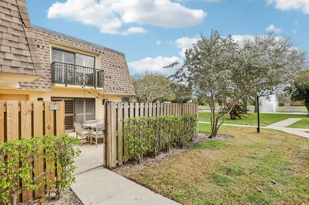 2911 SW 22nd Circle Delray Beach FL 33445
