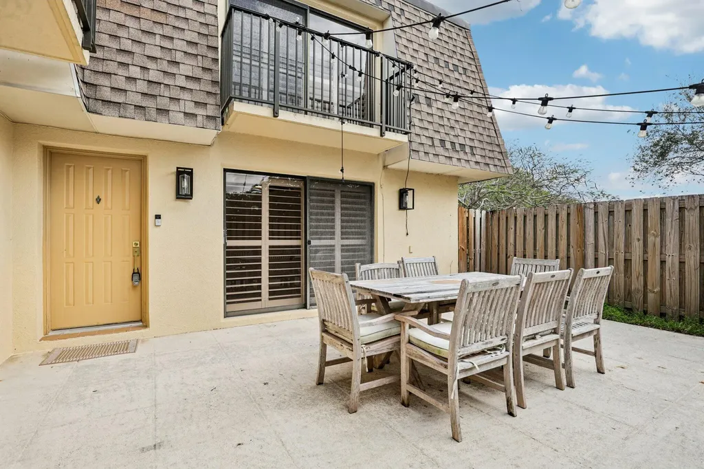 2911 SW 22nd Circle Delray Beach FL 33445