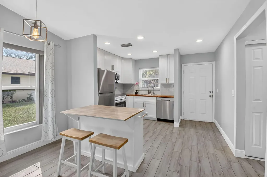28 Via De Casas Norte Boynton Beach FL 33426