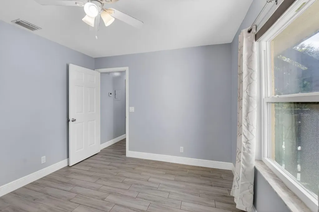 28 Via De Casas Norte Boynton Beach FL 33426