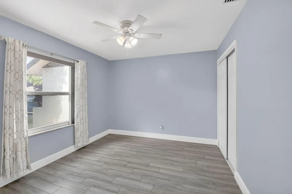 28 Via De Casas Norte Boynton Beach FL 33426