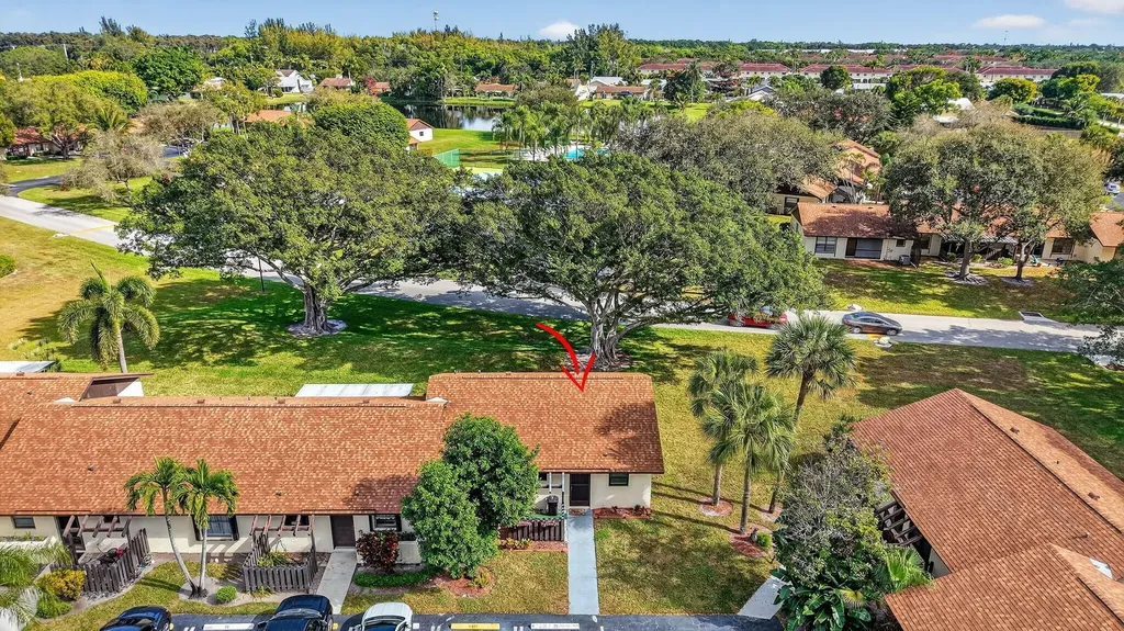 28 Via De Casas Norte Boynton Beach FL 33426