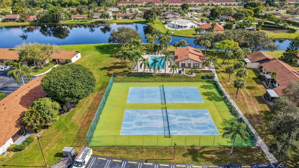 28 Via De Casas Norte Boynton Beach FL 33426