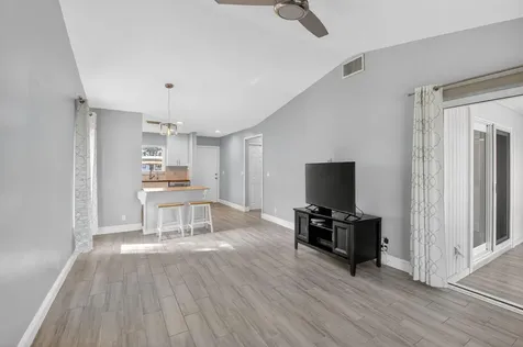 28 Via De Casas Norte Boynton Beach FL 33426