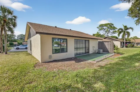 28 Via De Casas Norte Boynton Beach FL 33426