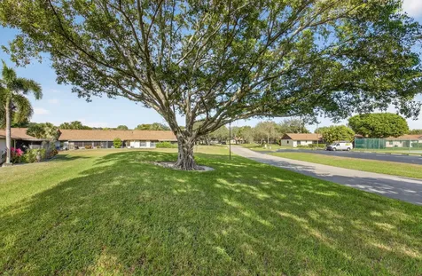 28 Via De Casas Norte Boynton Beach FL 33426