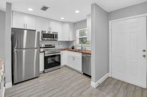 28 Via De Casas Norte Boynton Beach FL 33426