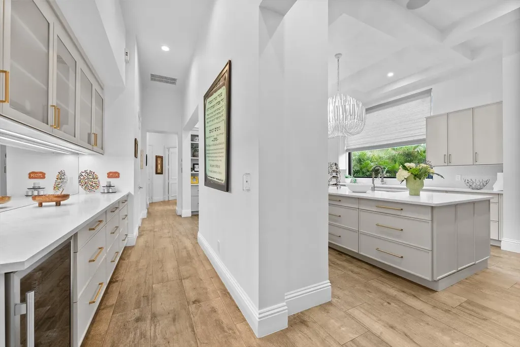 7955 Mandarin Drive Boca Raton FL 33433