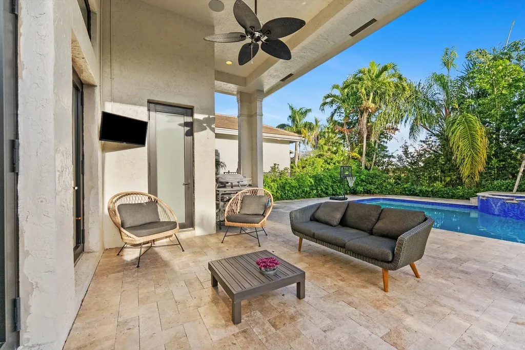 7955 Mandarin Drive Boca Raton FL 33433