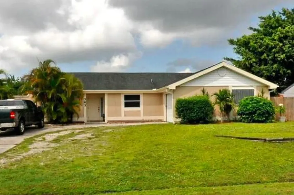 383 SW Tulip Boulevard Port St Lucie FL 34953