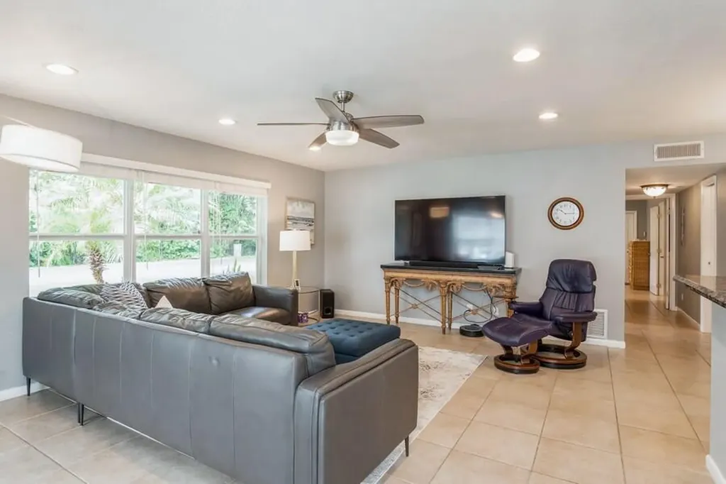1230 S Drive Way Delray Beach FL 33445