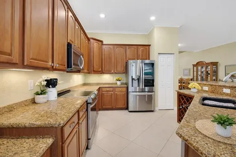 5618 Via De La Plata Circle Delray Beach FL 33484