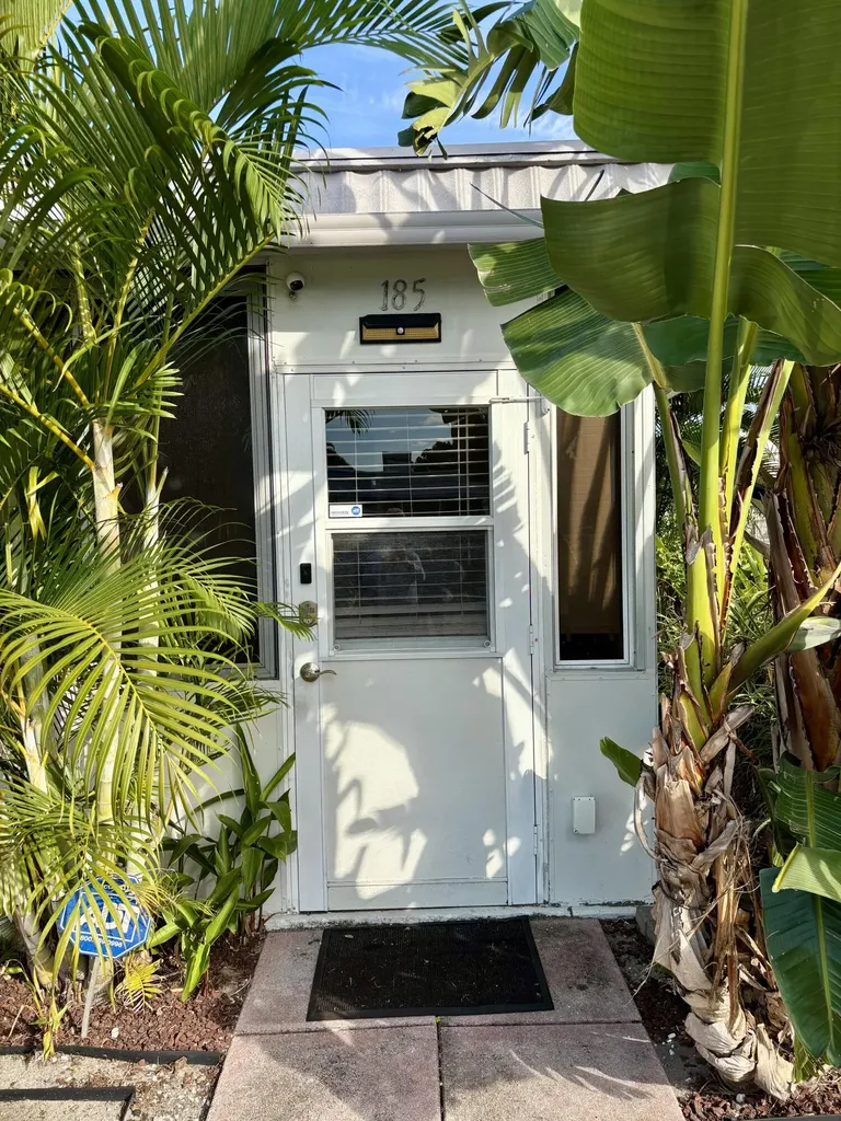185 Valencia H Delray Beach FL 33446