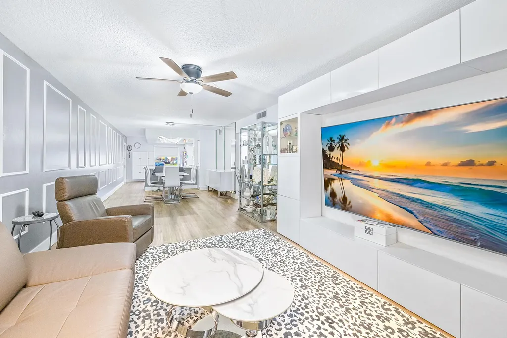 1018 Guildford A Boca Raton FL 33434