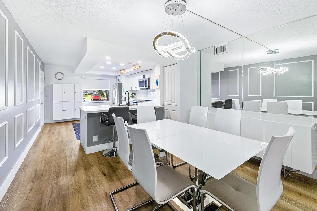 1018 Guildford A Boca Raton FL 33434