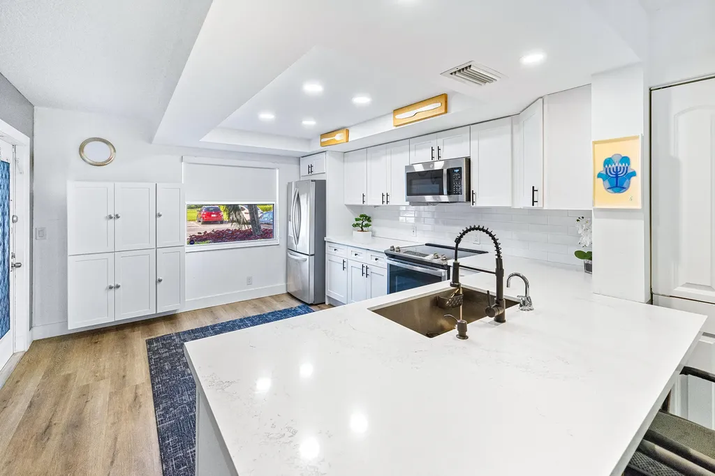 1018 Guildford A Boca Raton FL 33434