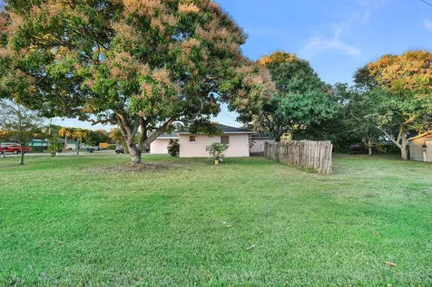 2652 Iroquois Avenue Fort Pierce FL 34946