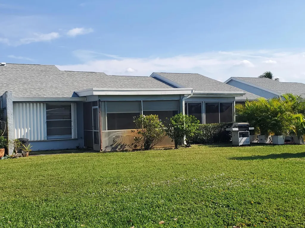 4195 Lucerne Villas Lane Lake Worth FL 33467