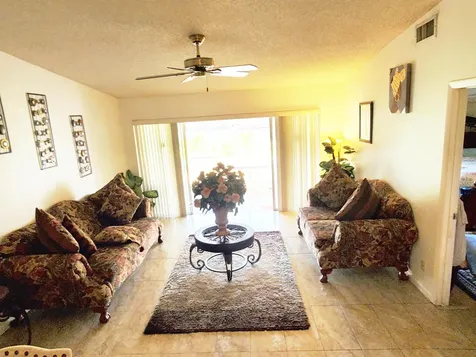 4195 Lucerne Villas Lane Lake Worth FL 33467