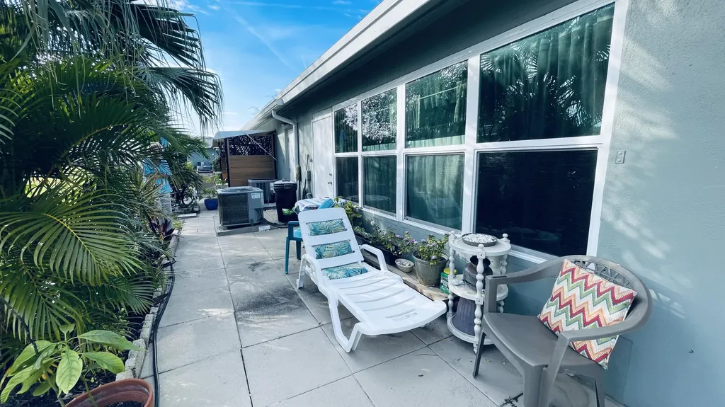 910 South Drive Delray Beach FL 33445