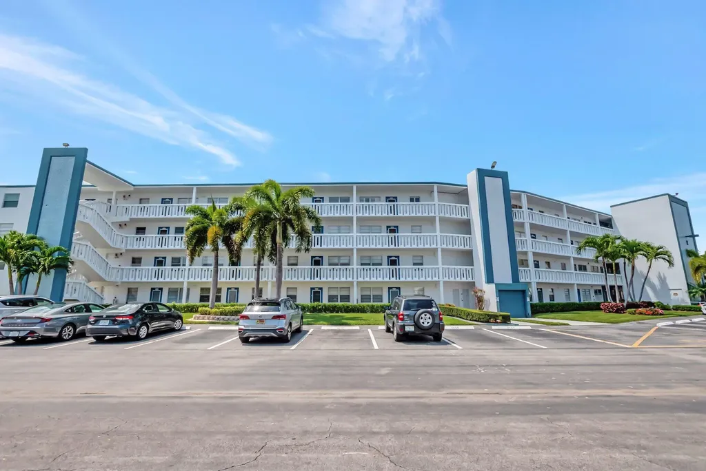 1080 Exeter E Boca Raton FL 33434